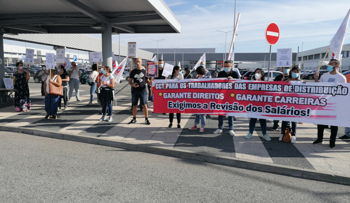 Sonae inaugura armazém na Azambuja com protesto à porta